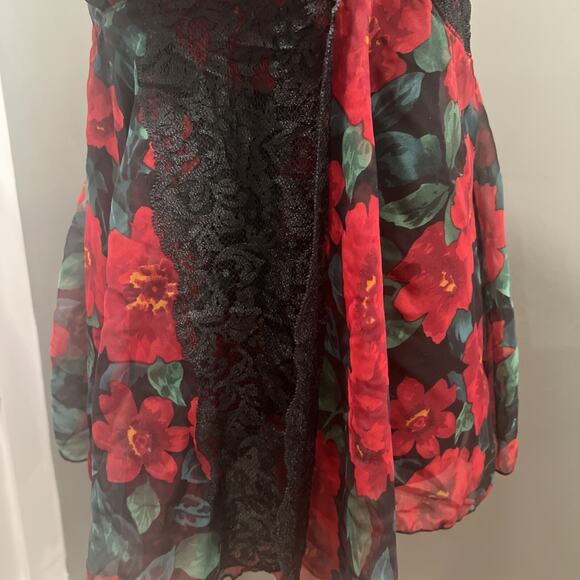 Victoria Secret Gold Label Robe And Chemise Roses Lace Medium - Picture 10 of 13